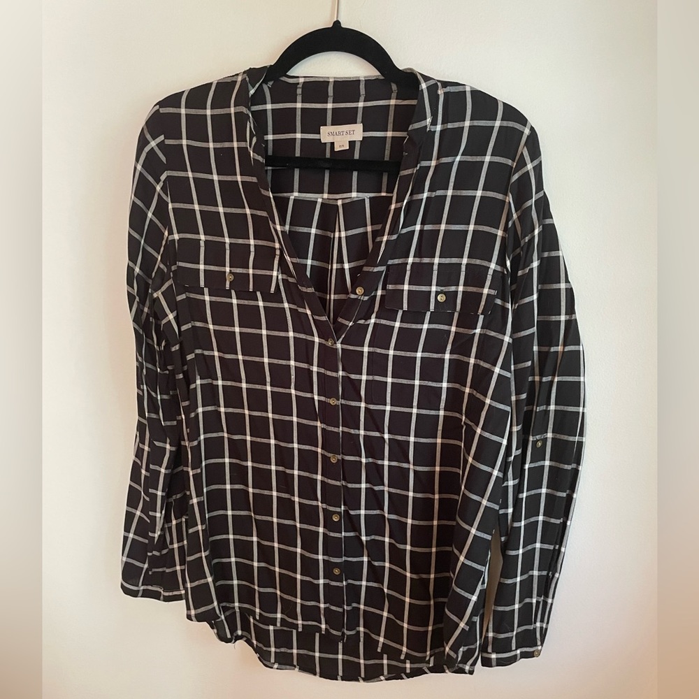 Black plaid lightweight button up, smart set size S.